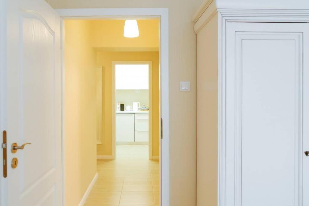 Elegant Vibes Apartment Next To Obor Market Букурещ Екстериор снимка