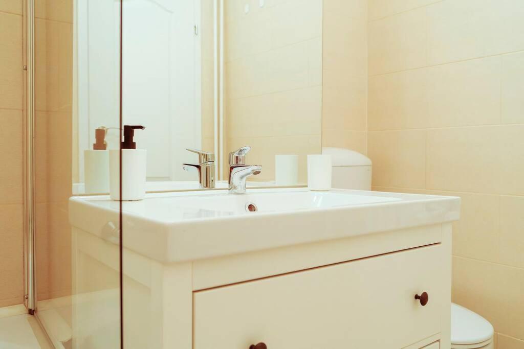 Elegant Vibes Apartment Next To Obor Market Букурещ Екстериор снимка