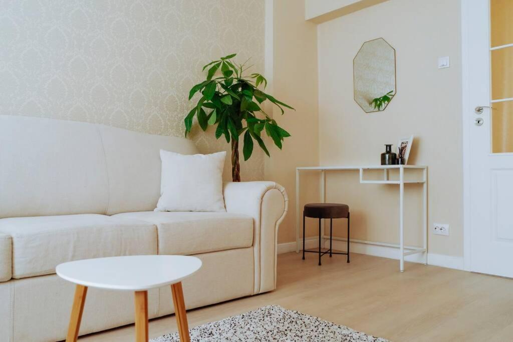Elegant Vibes Apartment Next To Obor Market Букурещ Екстериор снимка